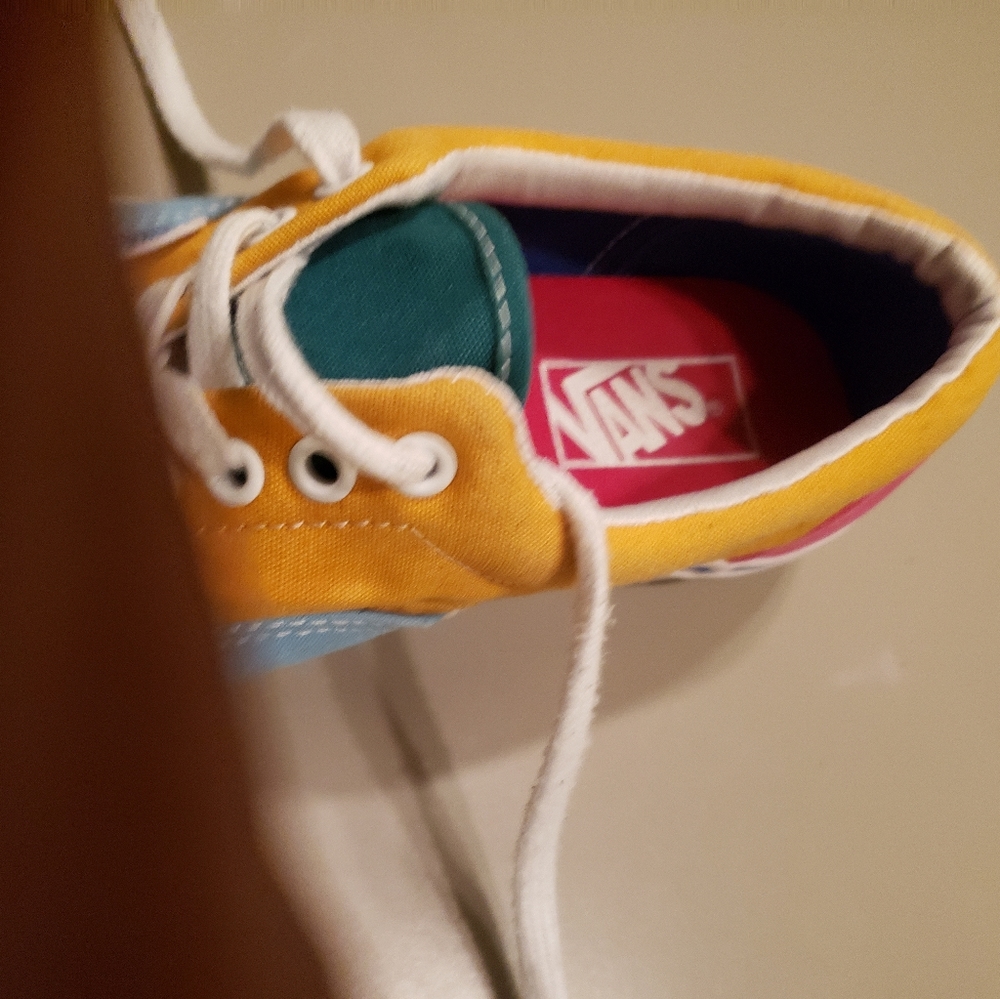 Vans - Picture 5 of 5